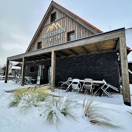 Penzion A Restaurace Pod Sjezdovkou Cenkovice Bagian luar foto