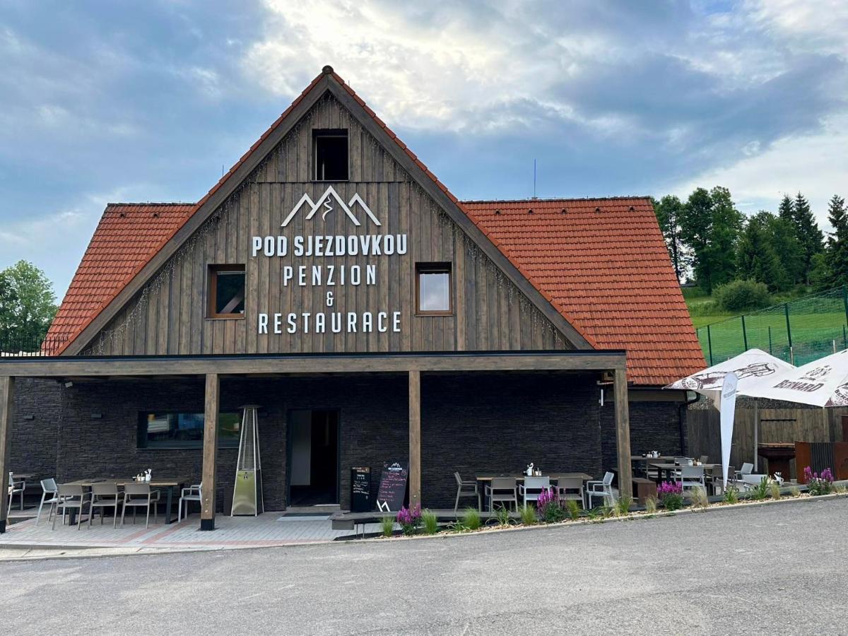 Penzion A Restaurace Pod Sjezdovkou Cenkovice Bagian luar foto